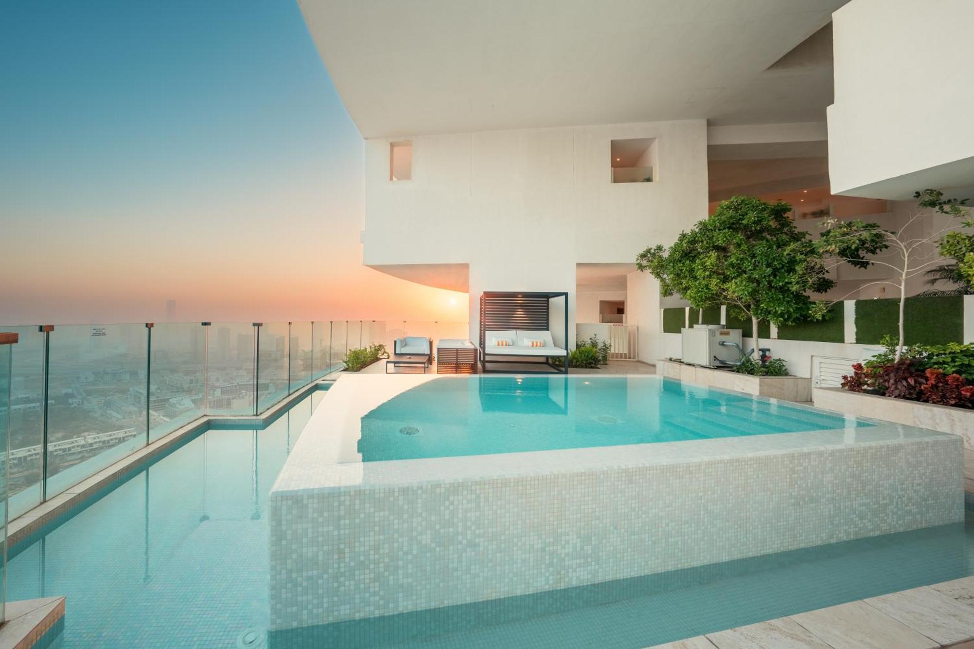 2 Bedroom Sky Villa Pool Including & Party Access